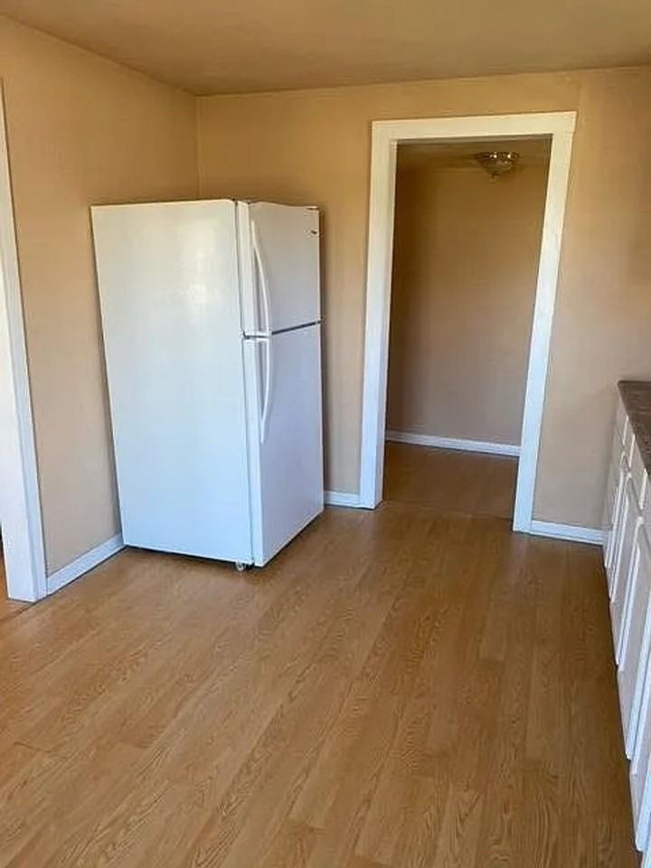 118 Evergreen St - Photo 3 of 8