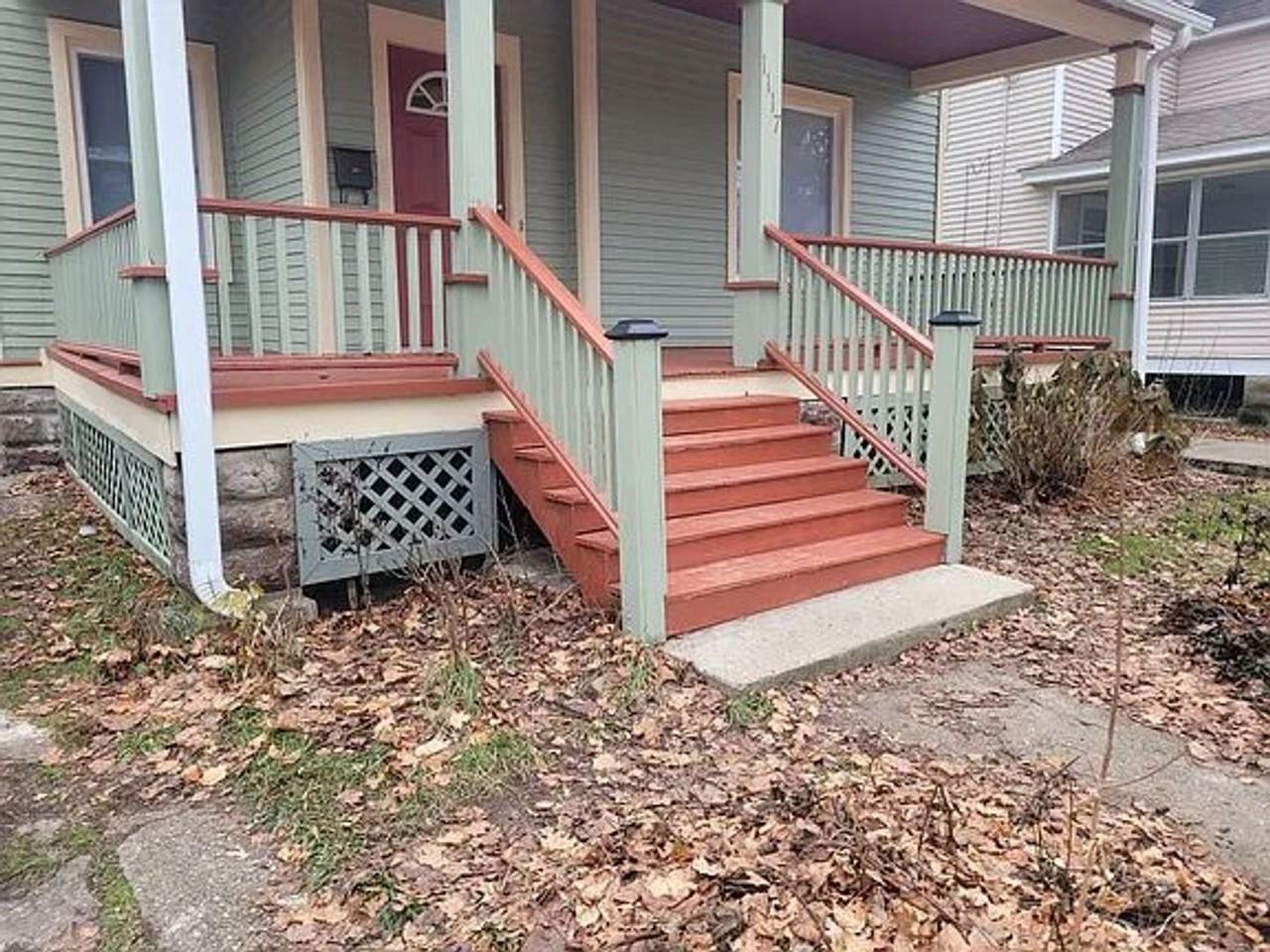 1117 W North St - Photo 3 of 37