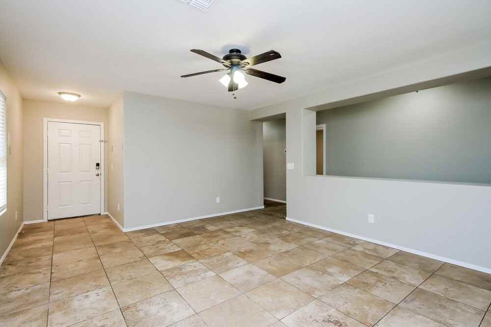 1427 N Thunderbird Ave - Photo 3 of 16