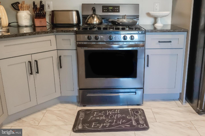 515 Eagles Chase Dr - Photo 2 of 3