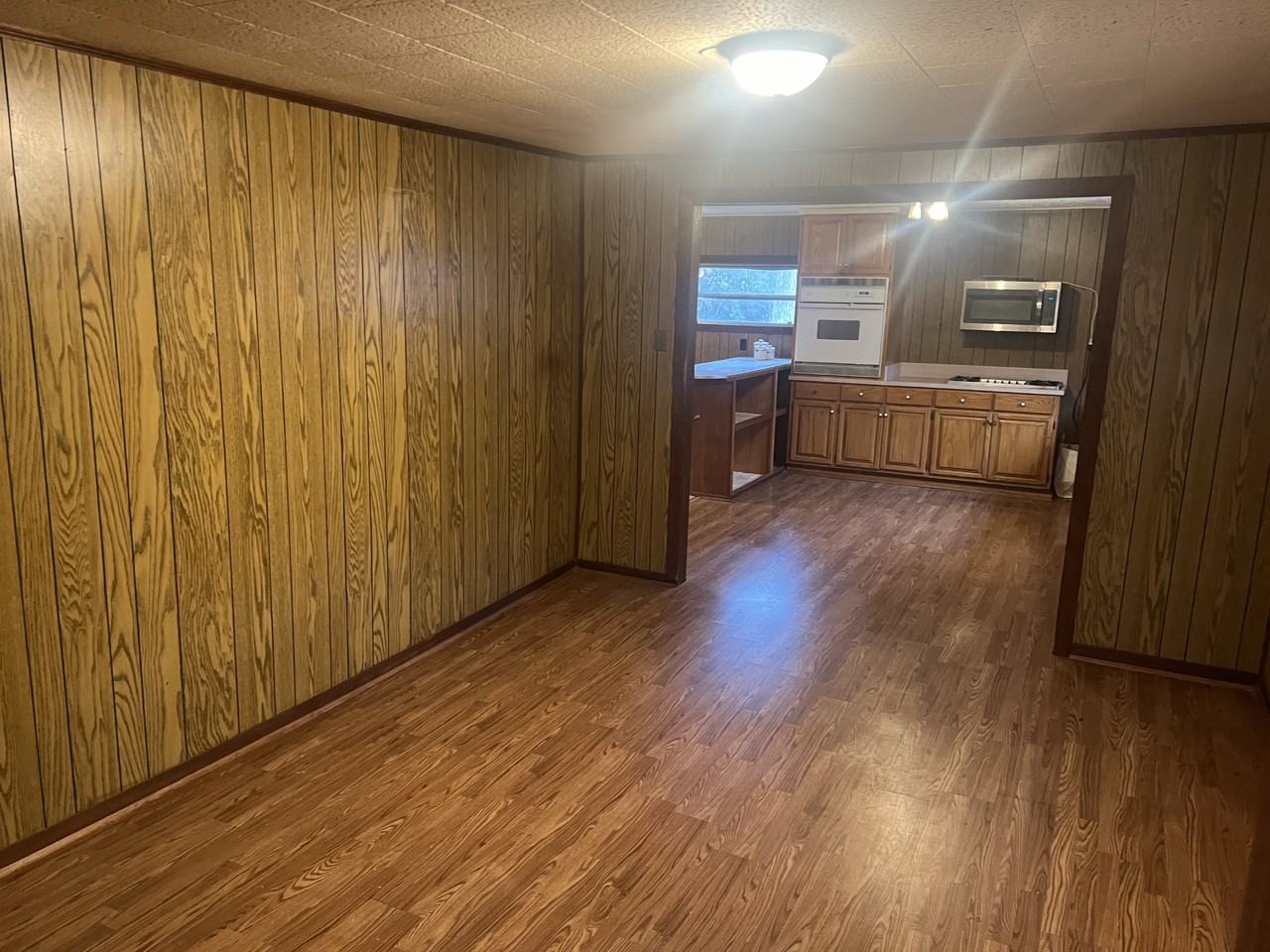 407 Marshall St - Photo 2 of 4