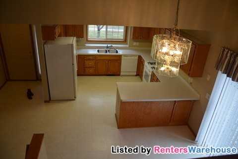 1120 Lillian St - Photo 3 of 12