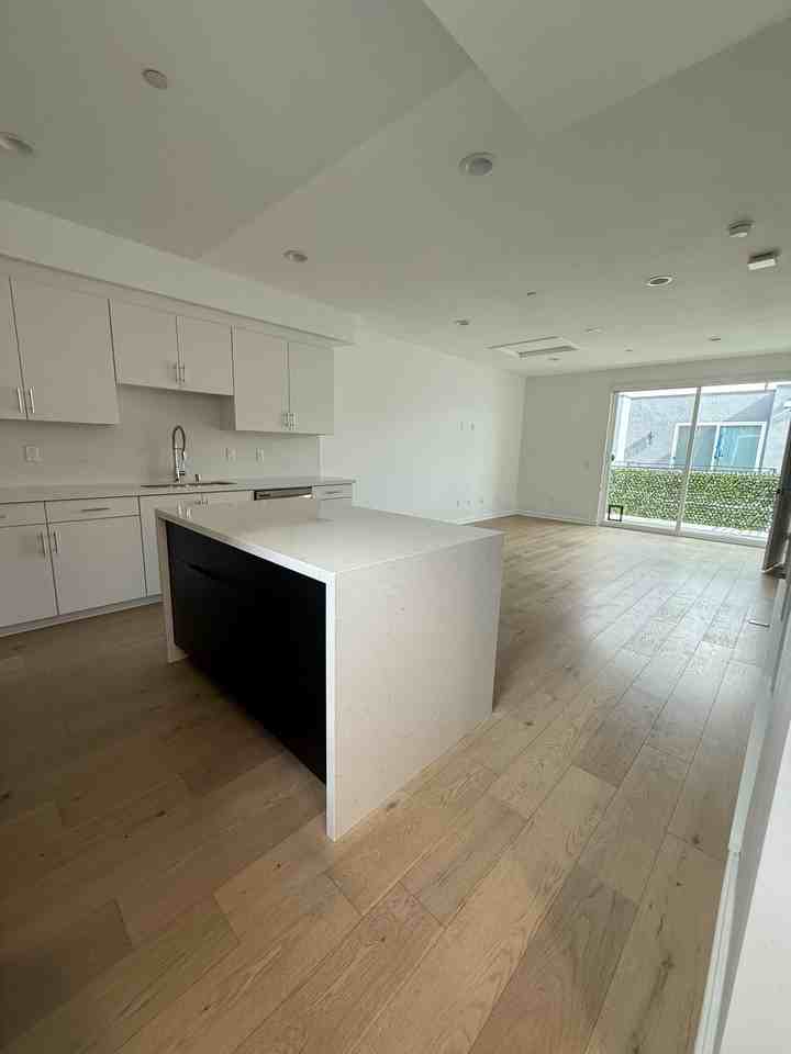 2925 1/2 Denby Ave - Photo 2 of 15