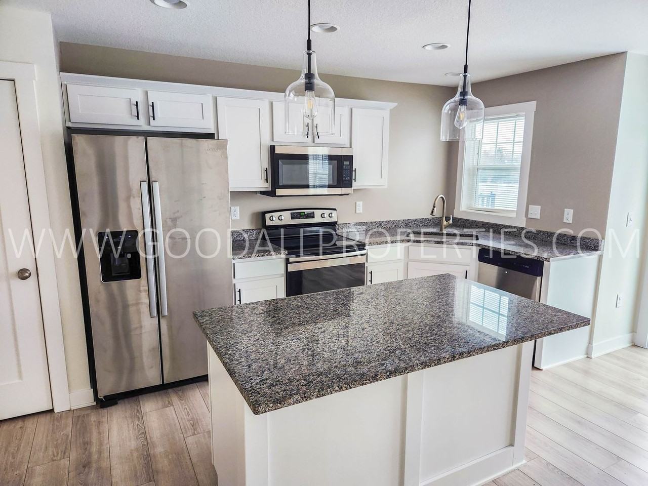 2726 Nw Kate Shelley Ln - Photo 2 of 18