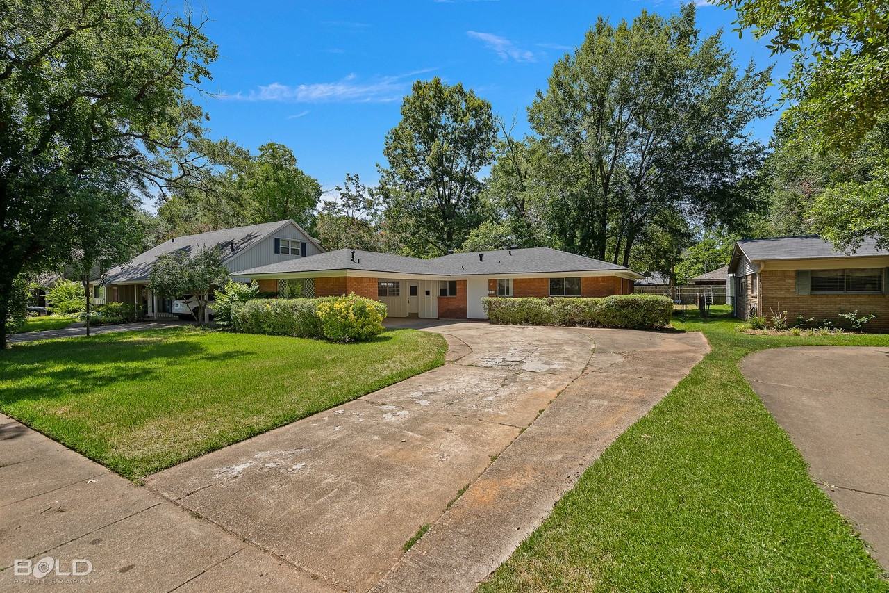 321 Tallow Lane - Photo 3 of 24