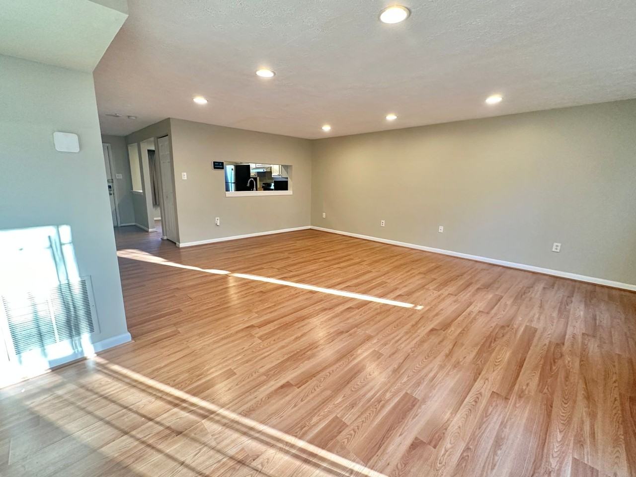 1807 Forest Park Dr - Photo 2 of 15