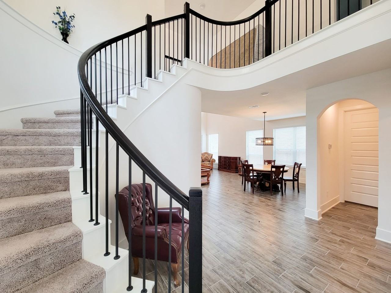 7010 Winterberry Glen Ln - Photo 4 of 45