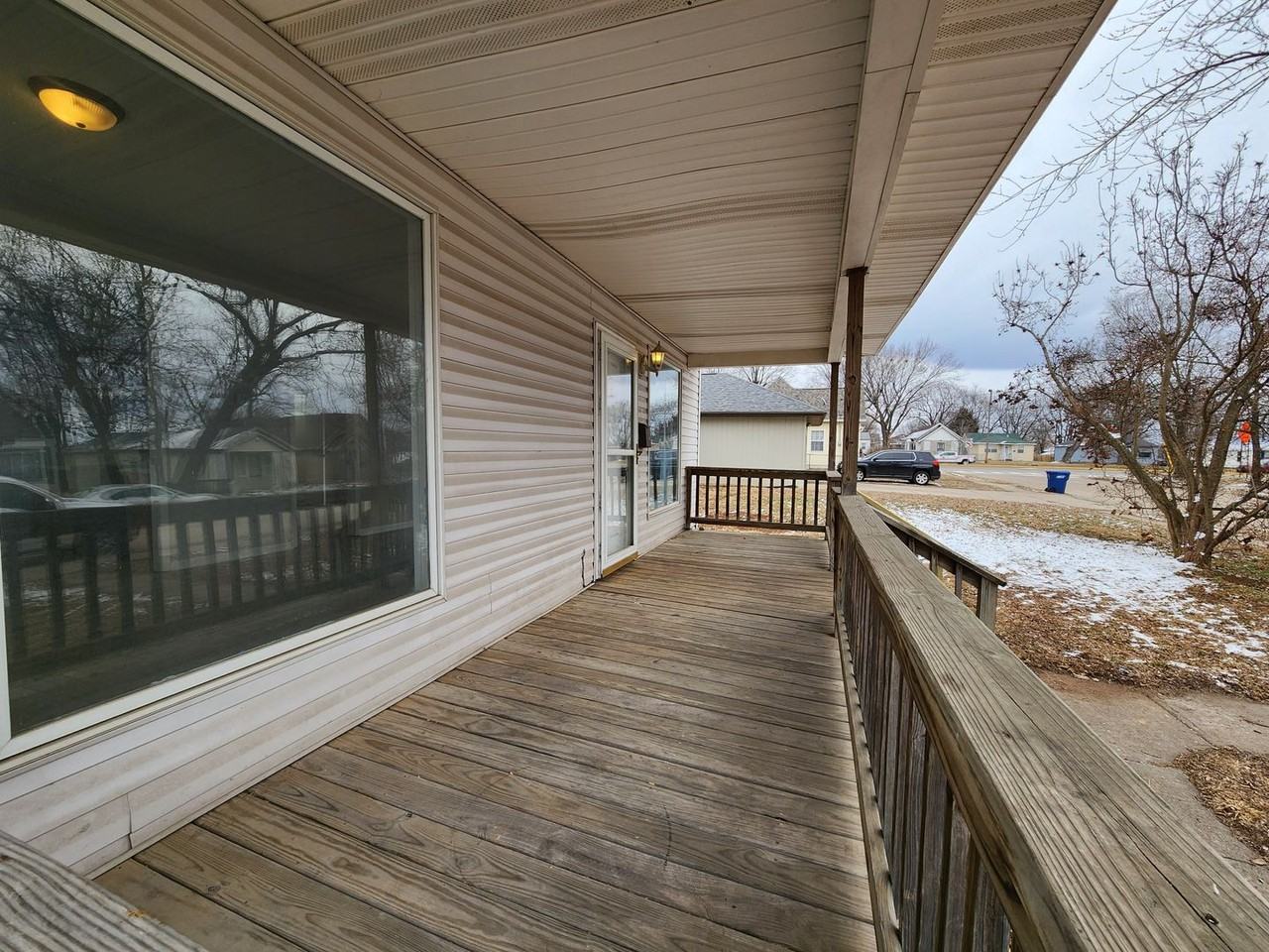 1615 W Chestnut St - Photo 4 of 28