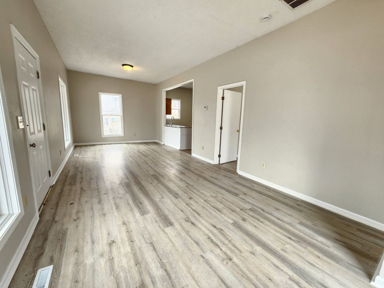 1615 W Chestnut St - Photo 5 of 28