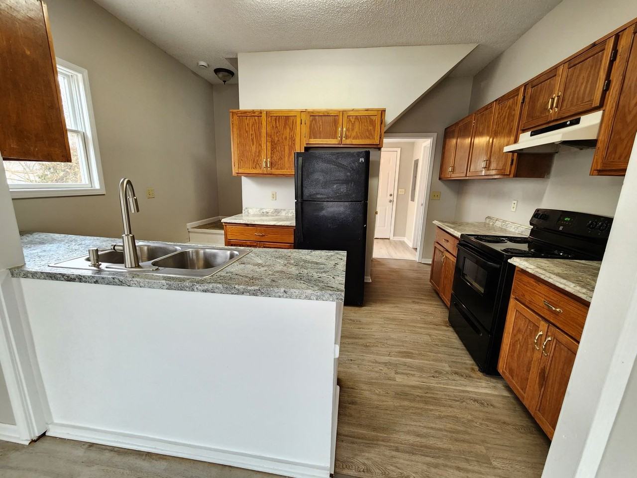 1615 W Chestnut St - Photo 7 of 28