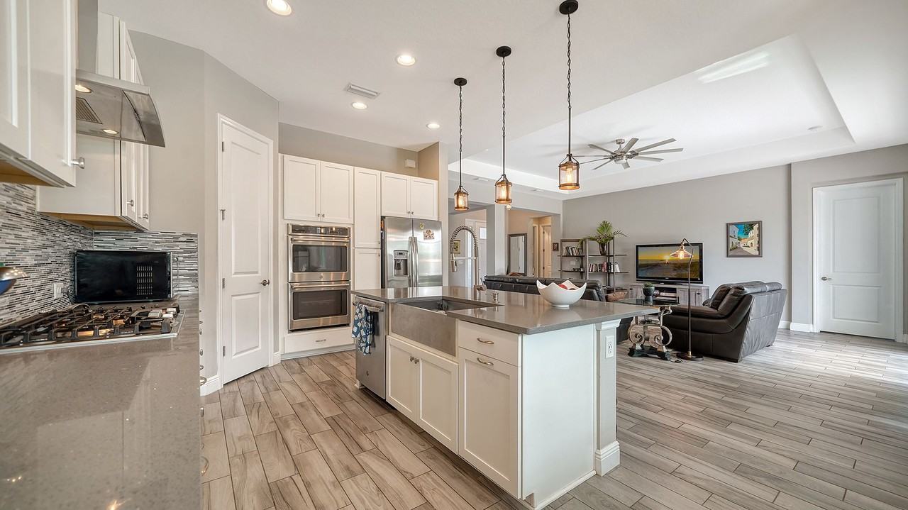 6325 Rivo Lakes Blvd - Photo 4 of 38