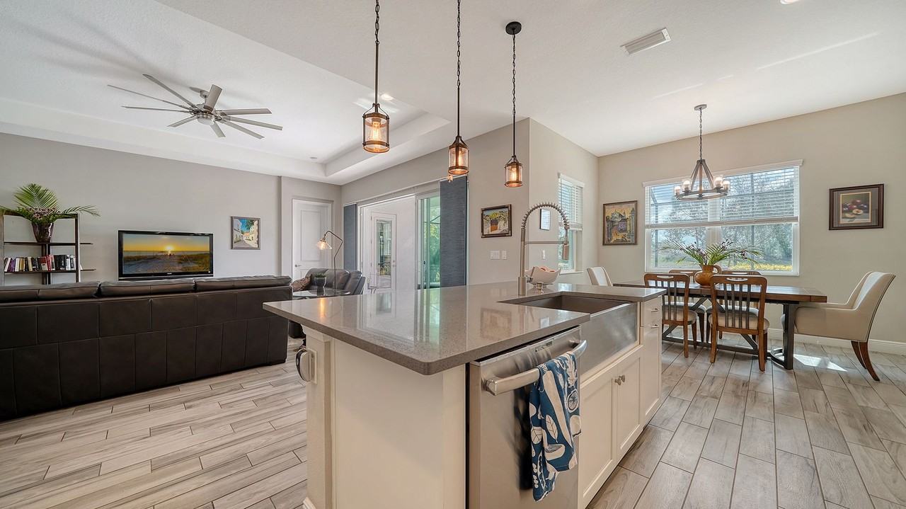 6325 Rivo Lakes Blvd - Photo 5 of 38