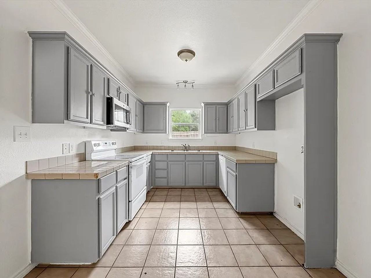 10333 Peony Ln - Photo 2 of 6