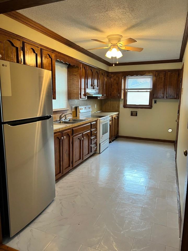 466 Willowspring Ln - Photo 5 of 11