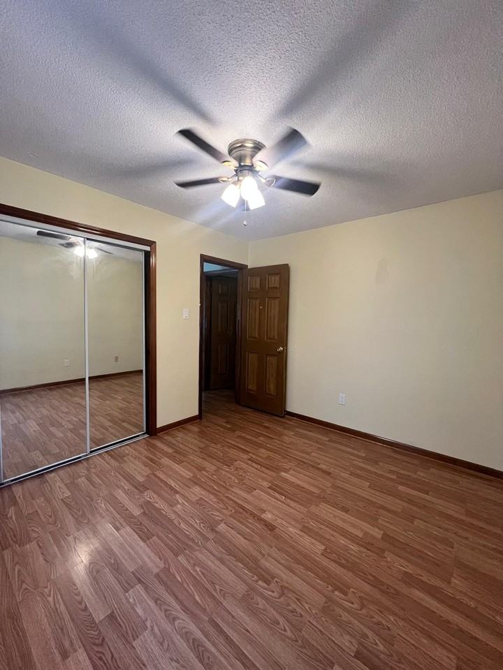 466 Willowspring Ln - Photo 7 of 11