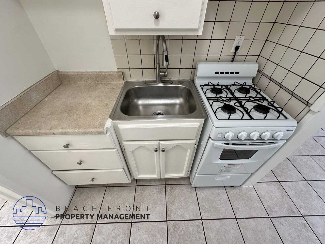 1495 W. 29th St. - Photo 5 of 9