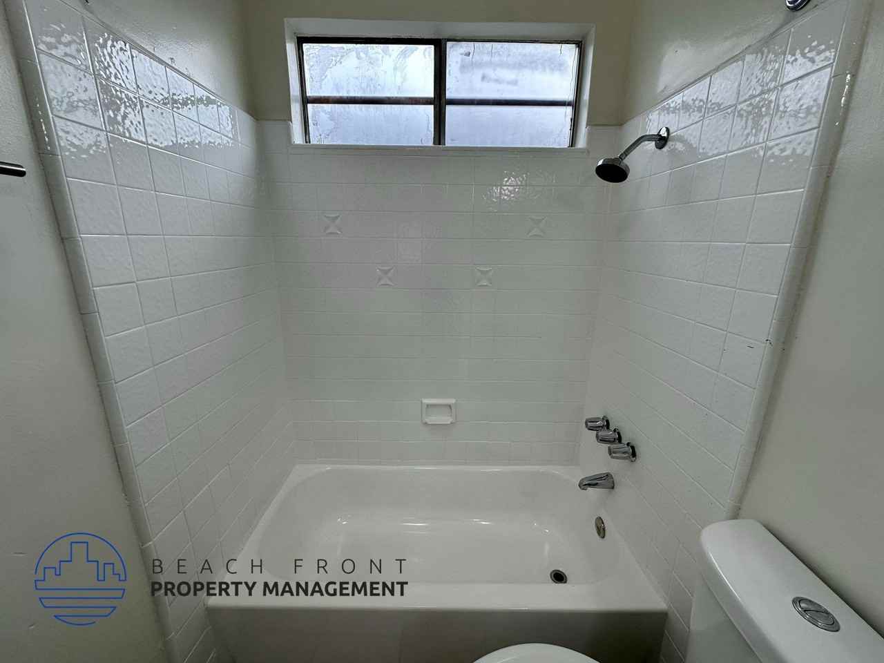 1495 W. 29th St. - Photo 4 of 7