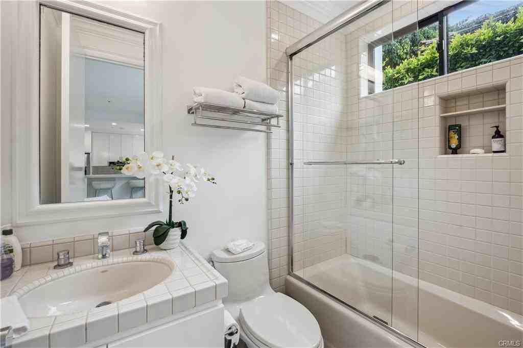 215 Poppy Ave #B - Photo 2 of 8