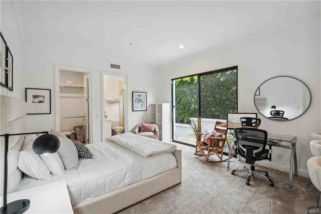 215 Poppy Ave #B - Photo 3 of 8