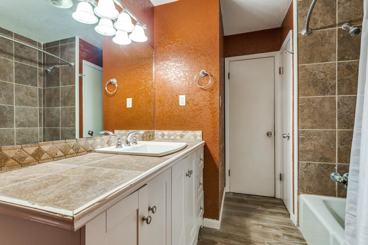 Larkin Ave - Photo 3 of 4