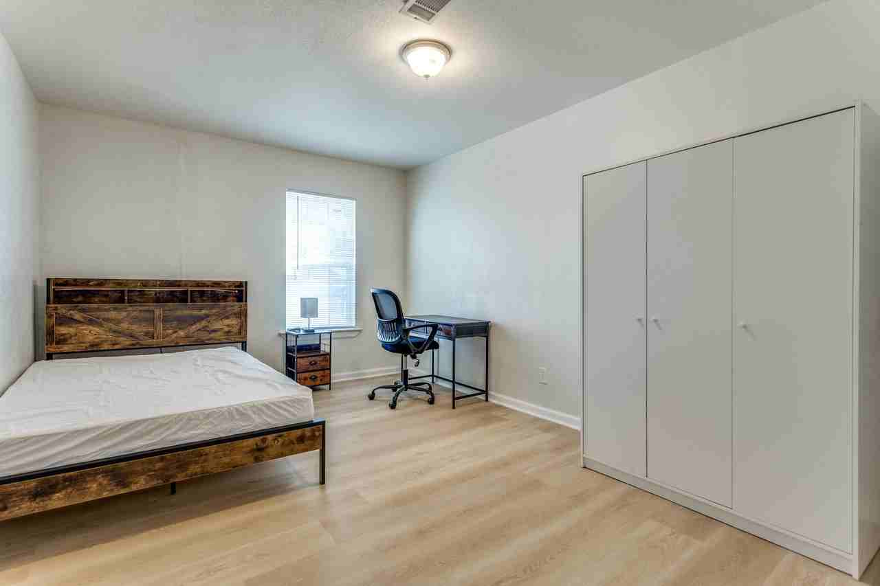 Larkin Ave - Photo 5 of 6