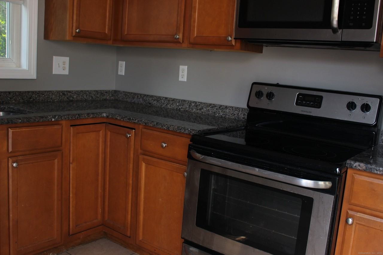 142 Park St - Photo 3 of 5