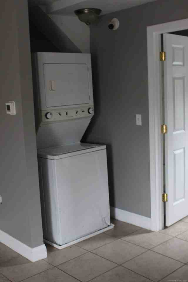 142 Park St - Photo 4 of 5