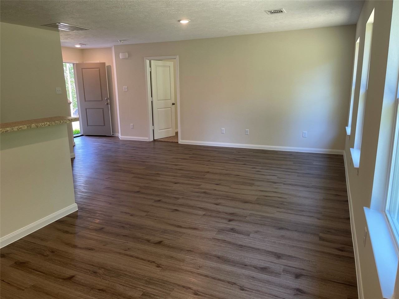 14990 Austin Rd - Photo 6 of 36