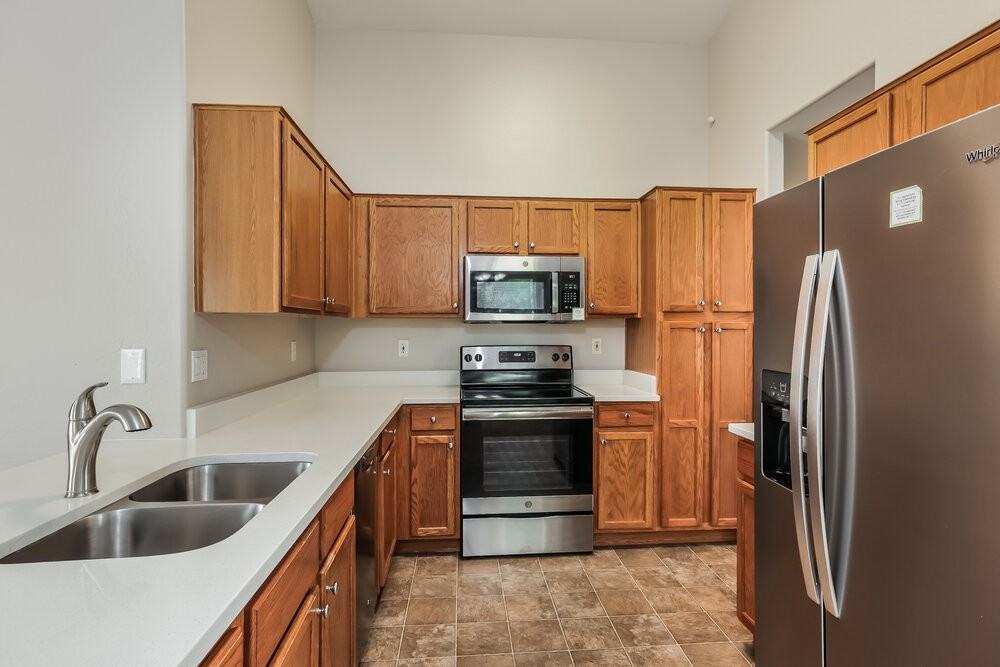 14756 W Maui Ln - Photo 7 of 16