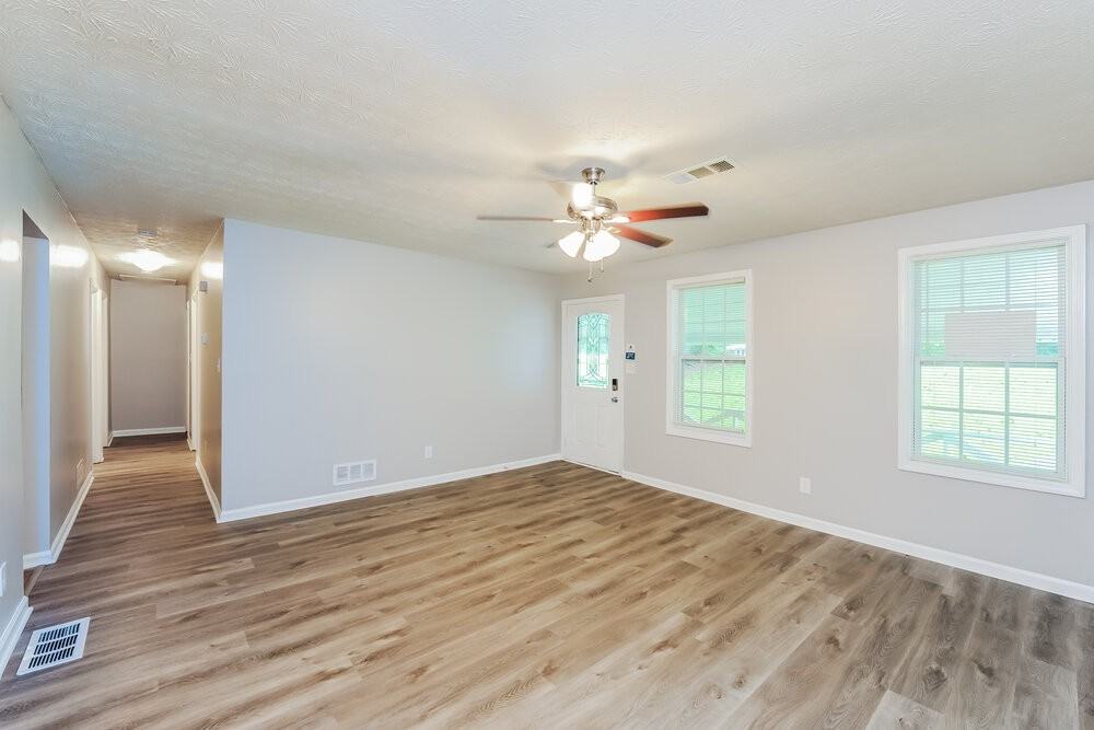 3608 Mansfield Ln - Photo 4 of 16