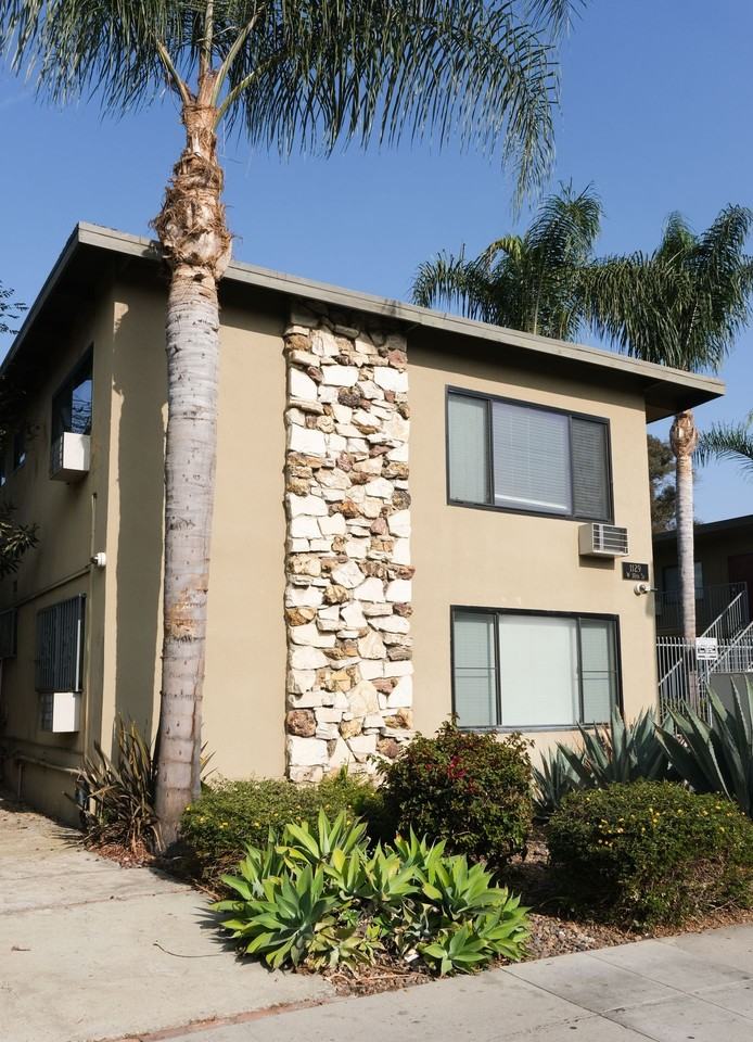 Trojan Palms - Photo 2 of 33