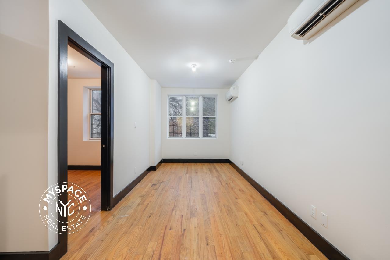 2427 Dean St #4a - Photo 4 of 10