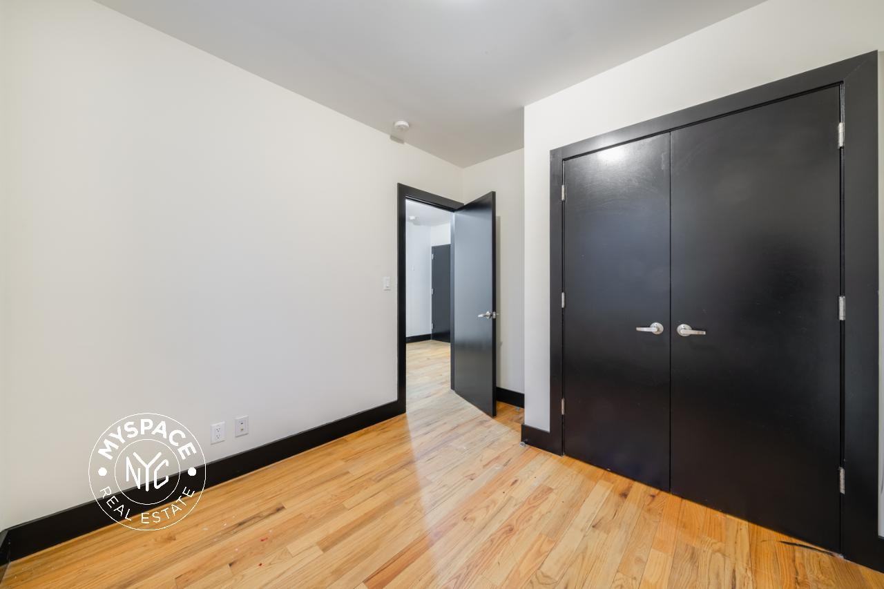 2427 Dean St #4a - Photo 7 of 10