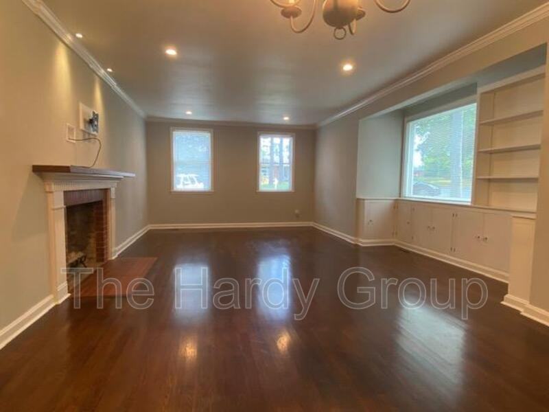934 Mckellar Dr - Photo 3 of 17