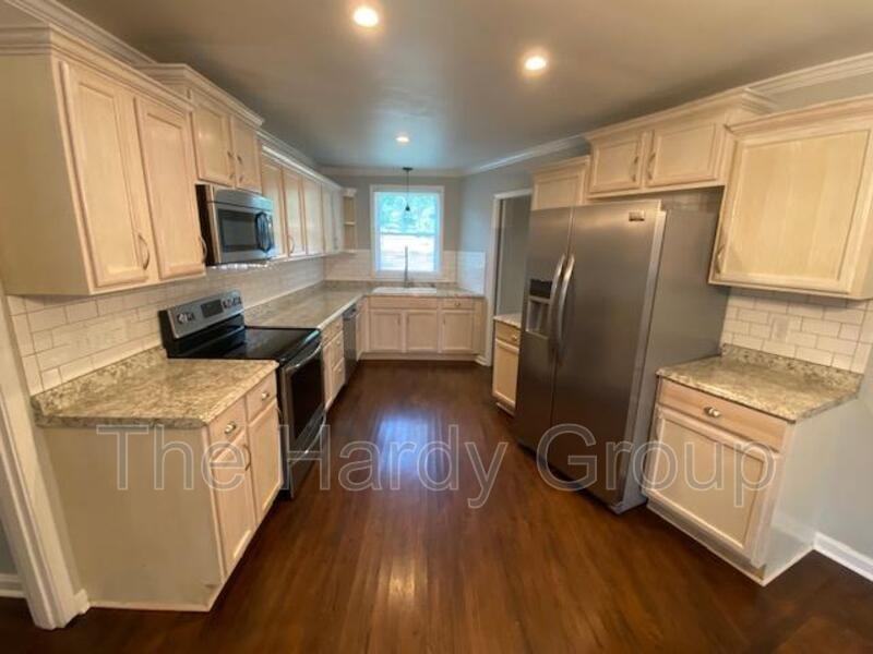 934 Mckellar Dr - Photo 5 of 17
