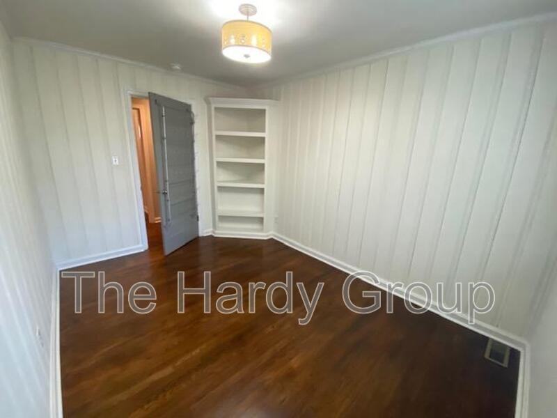 934 Mckellar Dr - Photo 7 of 17