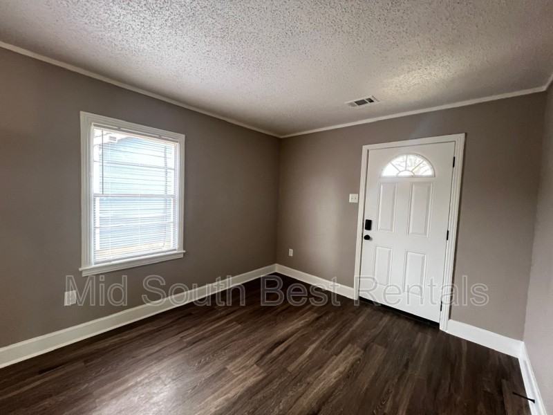 2535 Frisco Ave - Photo 2 of 8