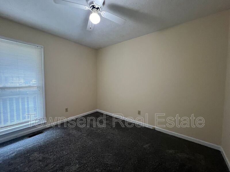 5038 Linton Hall Rd - Photo 5 of 13
