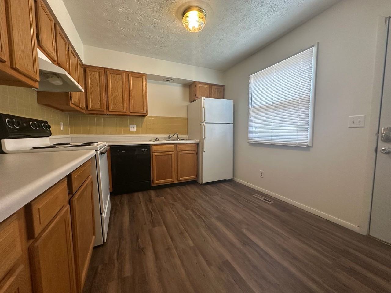 101 E. Lincoln - Photo 6 of 14