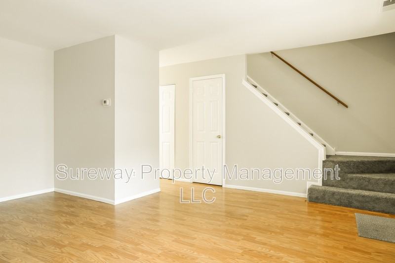 4906 Winterbury Dr - Photo 3 of 15