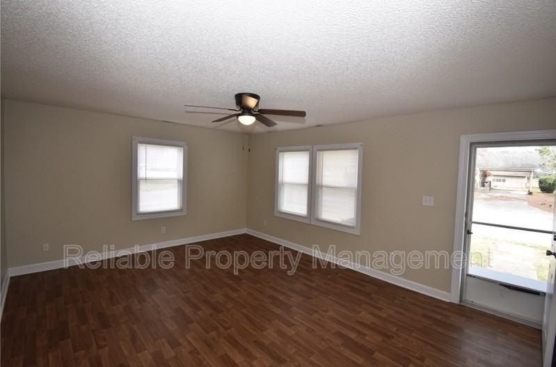 300 Catherine St - Photo 2 of 13