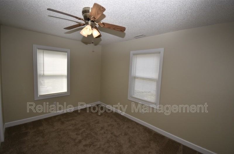 300 Catherine St - Photo 3 of 13