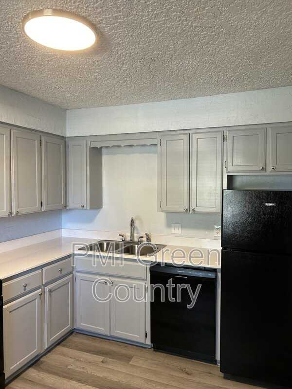 228 S Indianola St - Photo 2 of 8