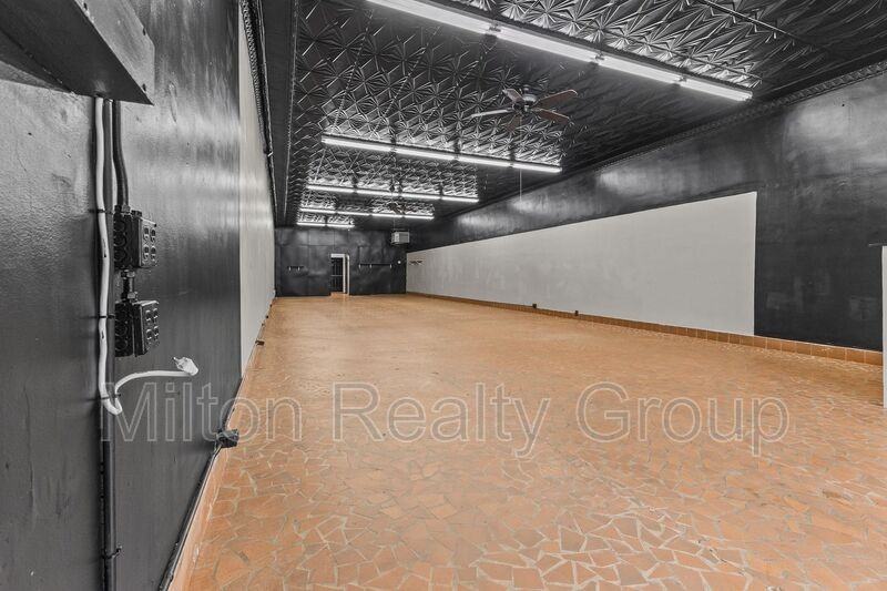 1009 S Main St - Photo 6 of 18