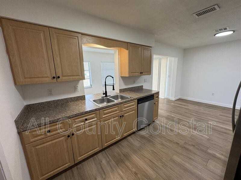 134 Boundary Blvd #B - Photo 5 of 15