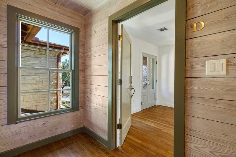 1508 Woodlawn Blvd - Photo 7 of 31