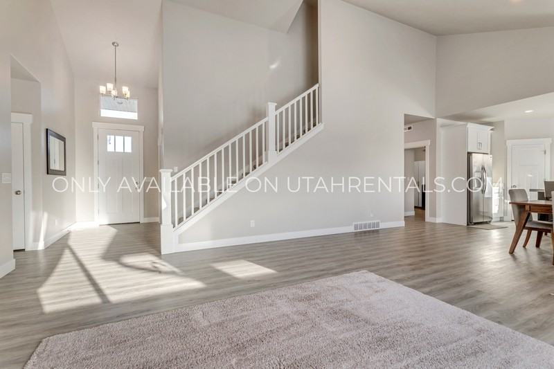 693 Spruce Way - Photo 6 of 48