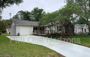 featured image of 4827 Birchwood Pl