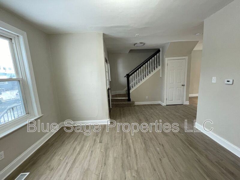 22 Spruce St - Photo 3 of 14