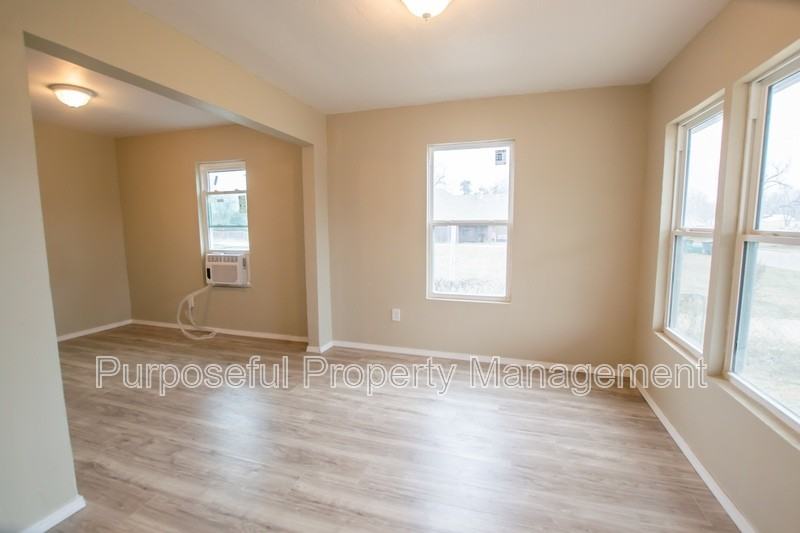 2409 W Main St - Photo 3 of 18